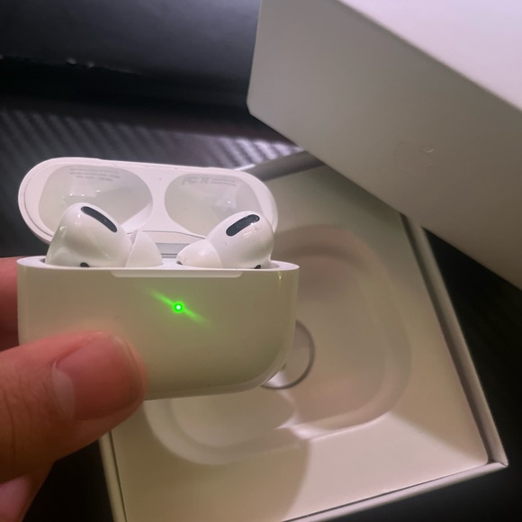 airpod pro 2s - Picture 3 of 3